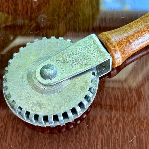Vintage Krimpkut Sealer Krimp Kut Pastry and Pie Sealer Made in USA - Picture 5 of 6